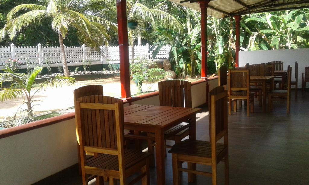 Hotel Flamingo Anuradhapura Exterior foto