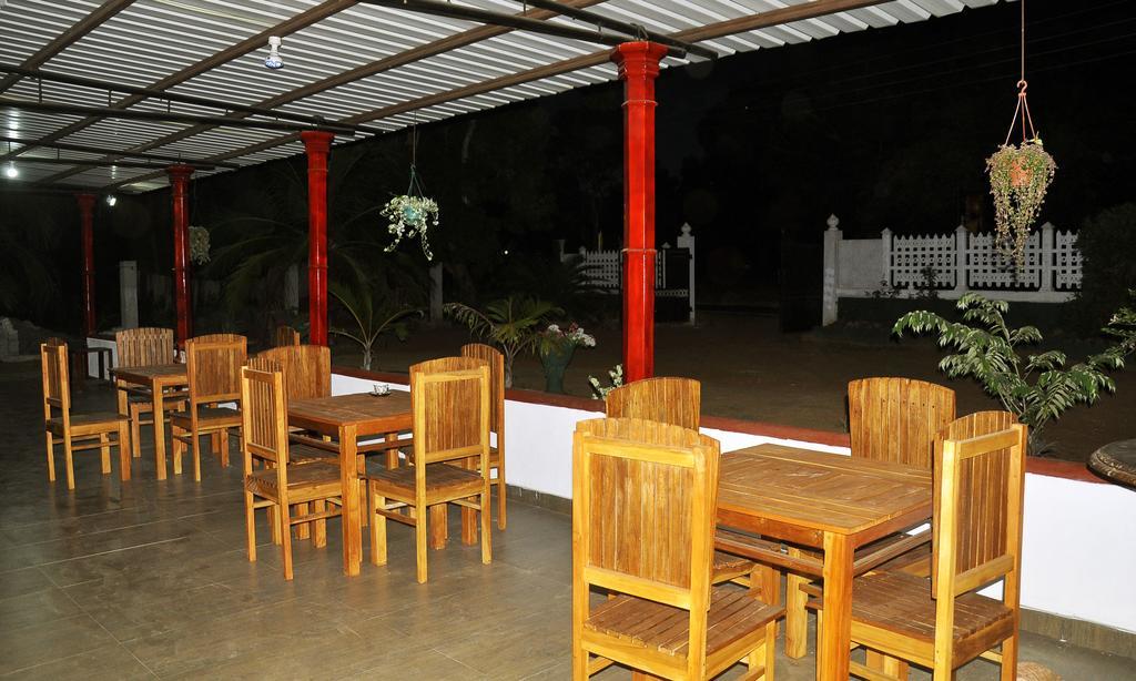 Hotel Flamingo Anuradhapura Exterior foto